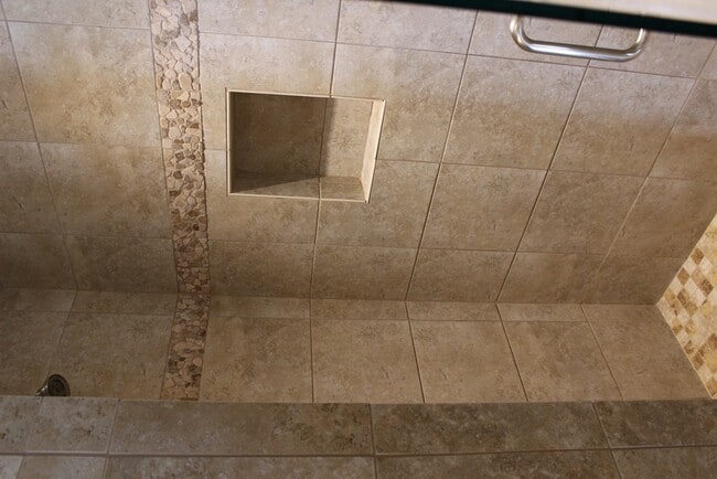 Building Photo - 701 Bushwhack Rd