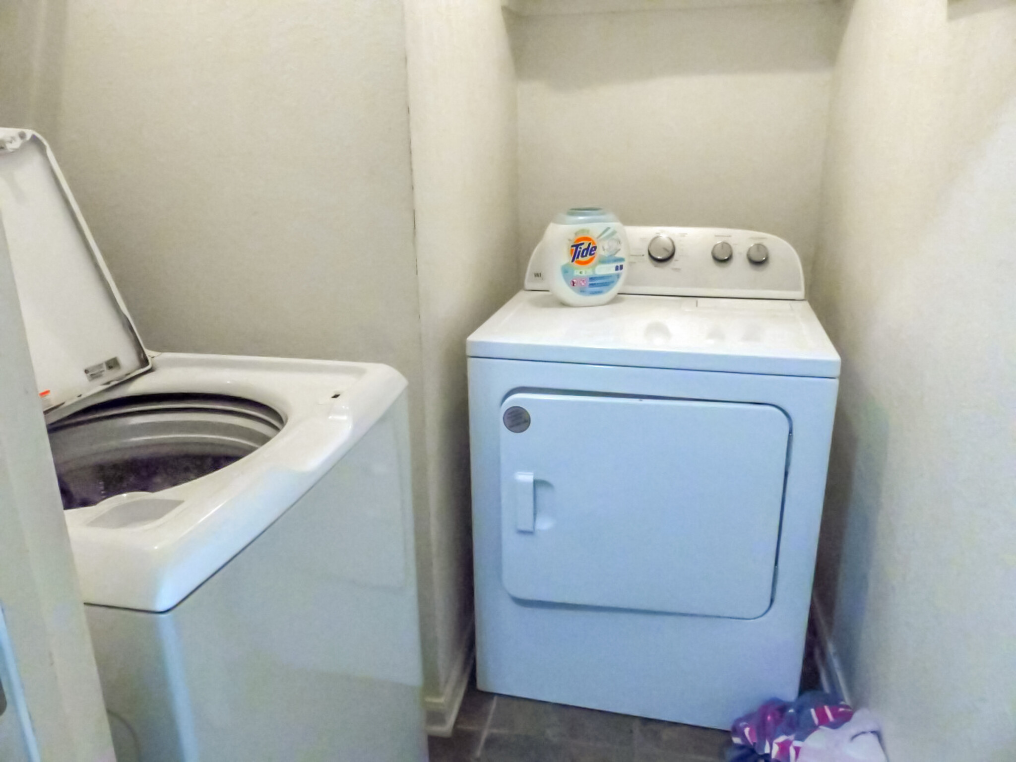 laundry in home - 2929 McLaren Dr