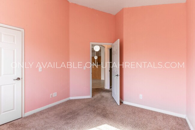 Building Photo - 1508 W 110 N