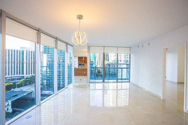 Building Photo - 475 Brickell Ave