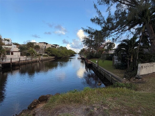 Building Photo - 138 S Cypress Rd