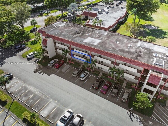 Building Photo - 811 S Hollybrook Dr