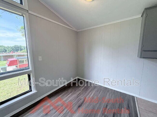 Building Photo - 2298 Dells Ave