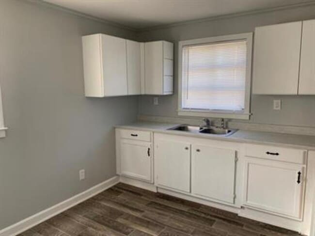 Building Photo - 352 Adams St