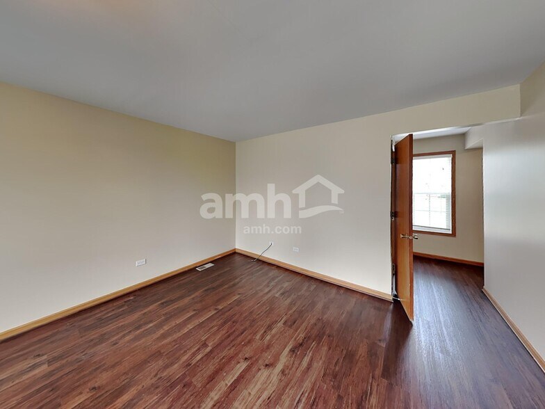 Building Photo - 1305 Bassett Dr