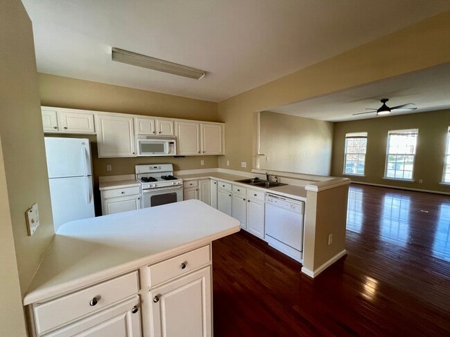 Building Photo - 413 Ruby Walk Dr