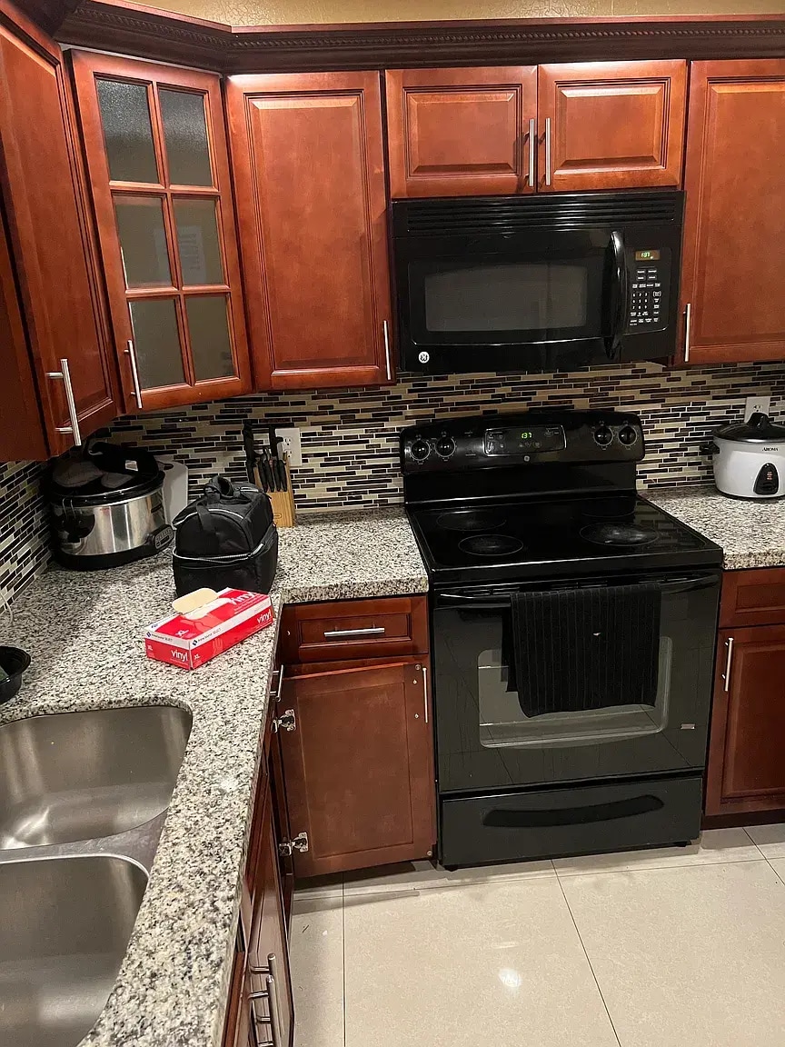 Building Photo - 813 NW 19th Ave