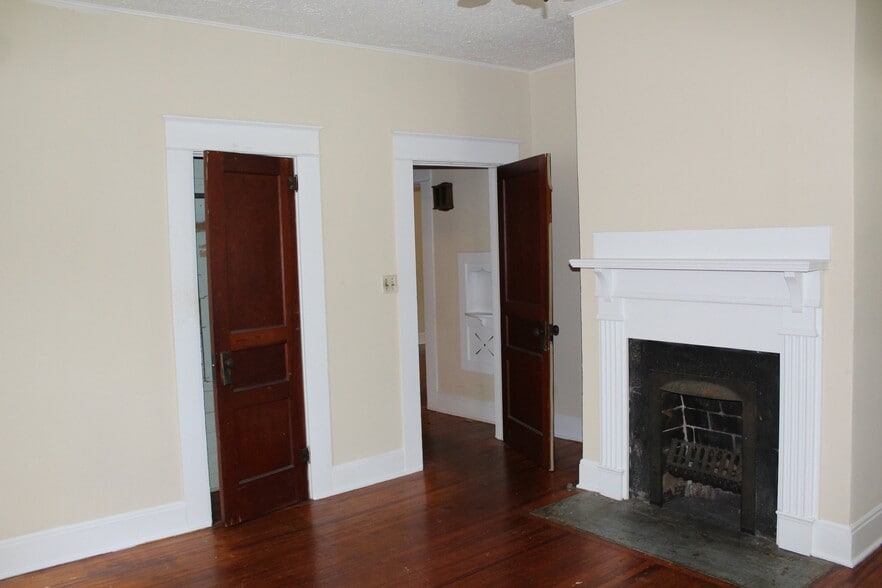 Building Photo - 420 N Green St