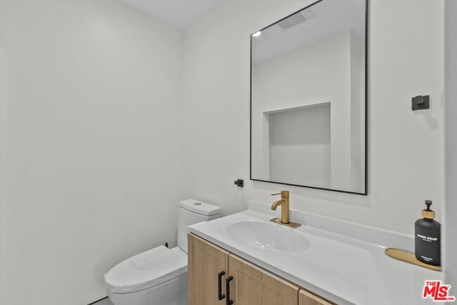 Building Photo - 10006 Odessa Ave