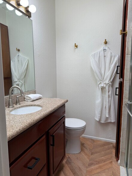 Building Photo - 1402 E Big Rock Rd