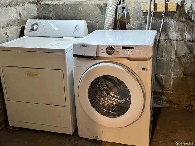 Building Photo - 22 W 1st St