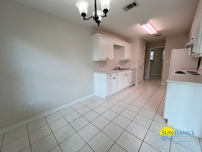 Building Photo - 223 Westview Dr