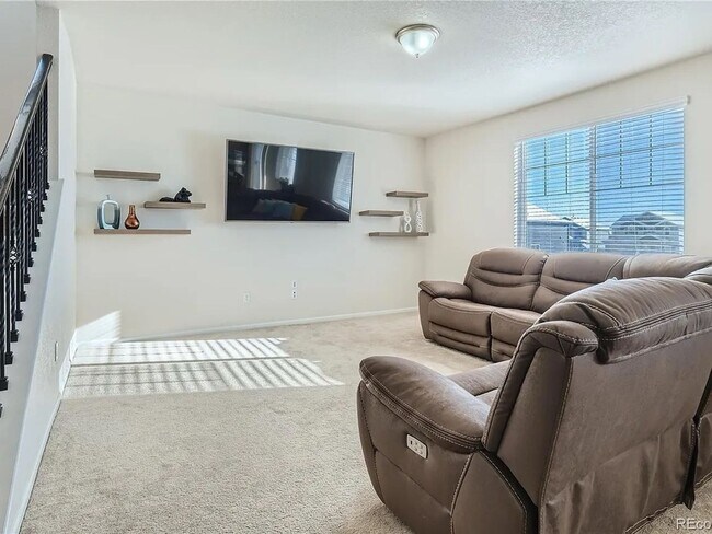 Building Photo - Beautiful Home in Windsor