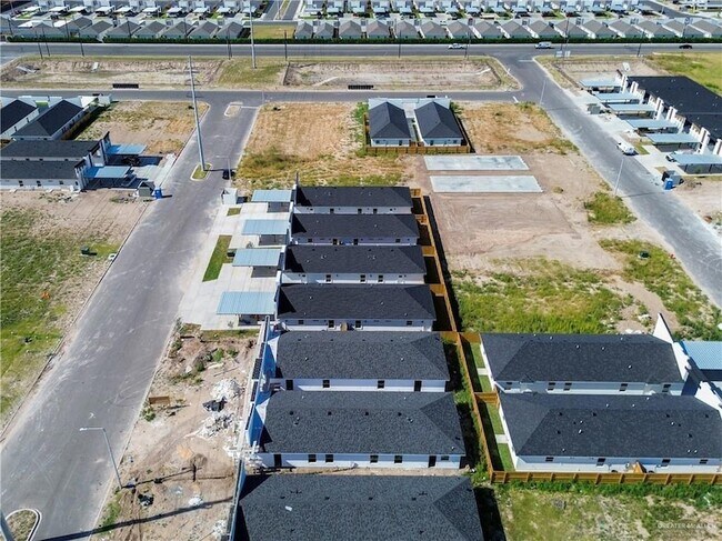 Building Photo - 604 N Onyx Ave