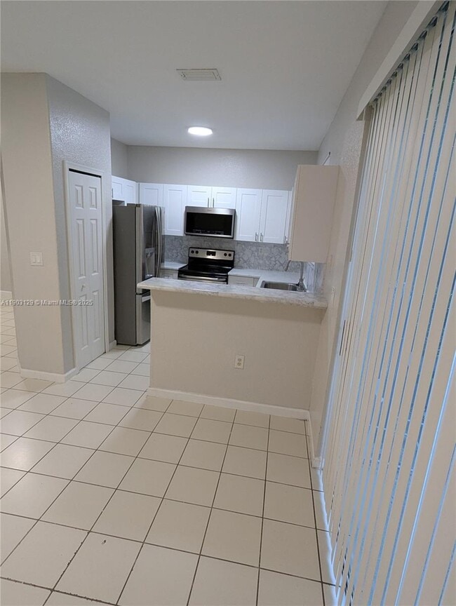 Building Photo - 1413 SE 24th Ct