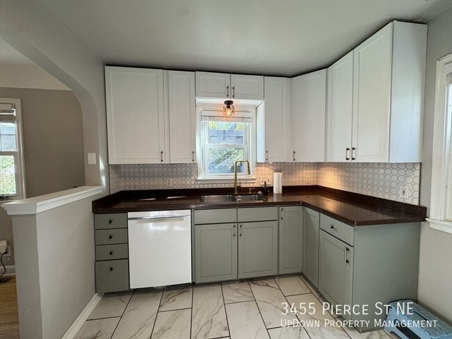 Building Photo - 3455 Pierce St NE