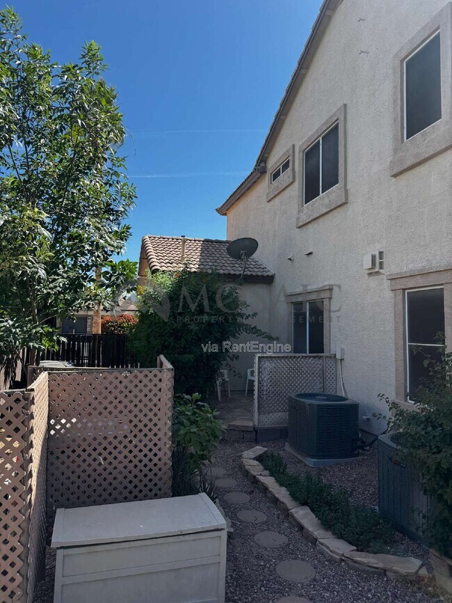 Building Photo - 3356 E Mayberry Ave