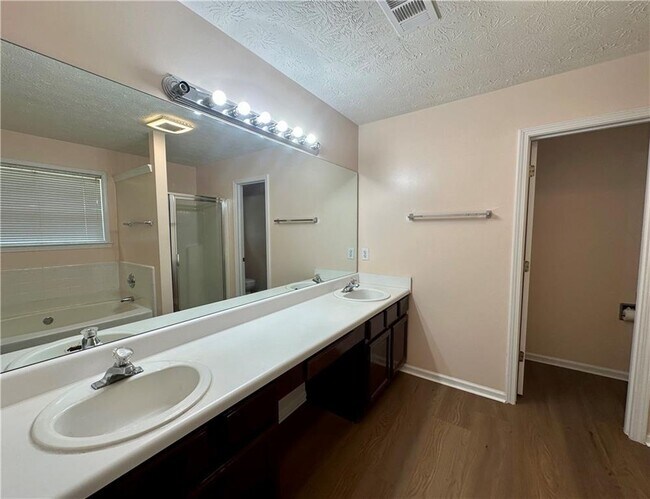 Building Photo - 665 Walnut Creek Dr NW