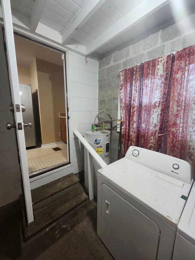 Building Photo - 301 Gaile Ave