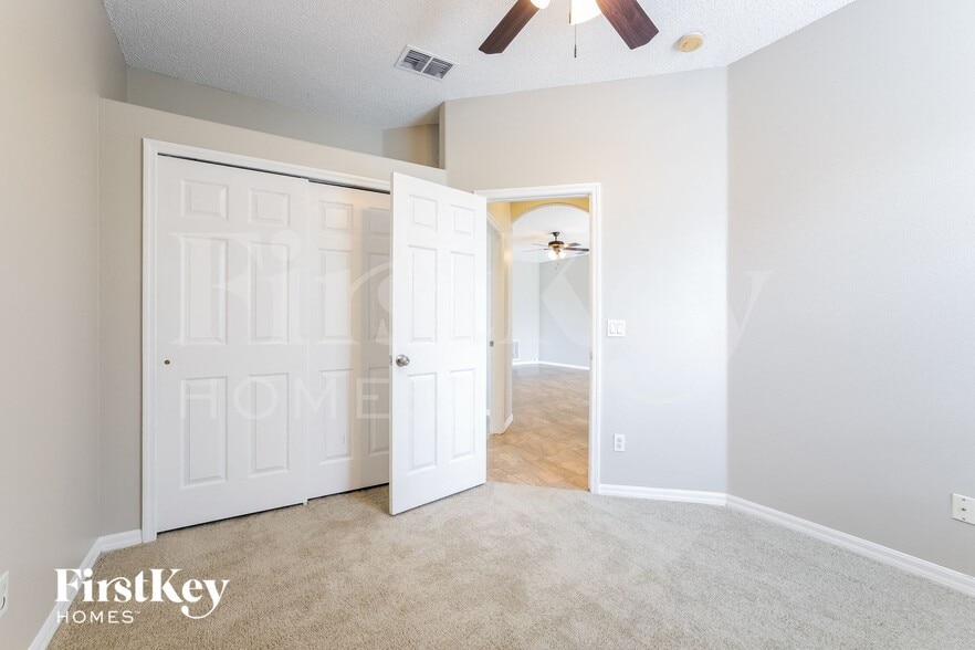 Building Photo - 2604 Southpointe Ct