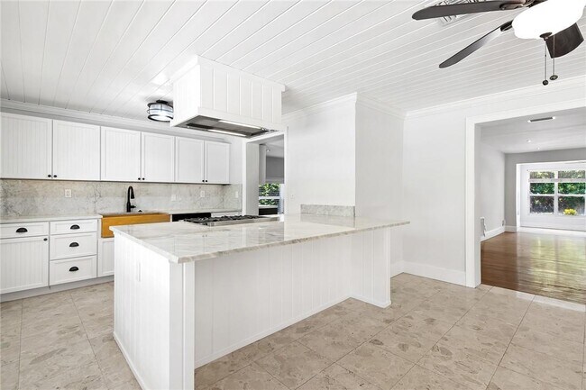 Primary Photo - 1416 Polk St