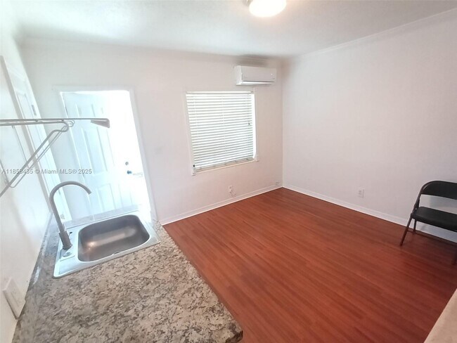Primary Photo - 919 N 19th Ave