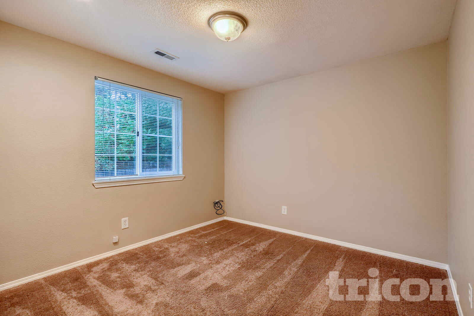 Building Photo - 13806 NE 47th St