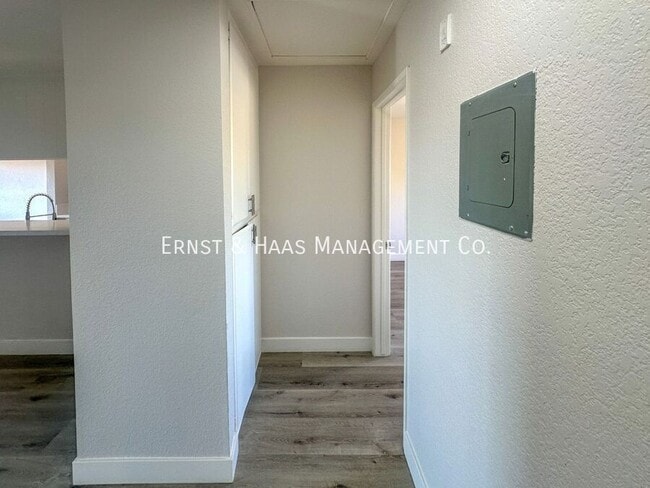 Building Photo - 1080 St Louis Ave