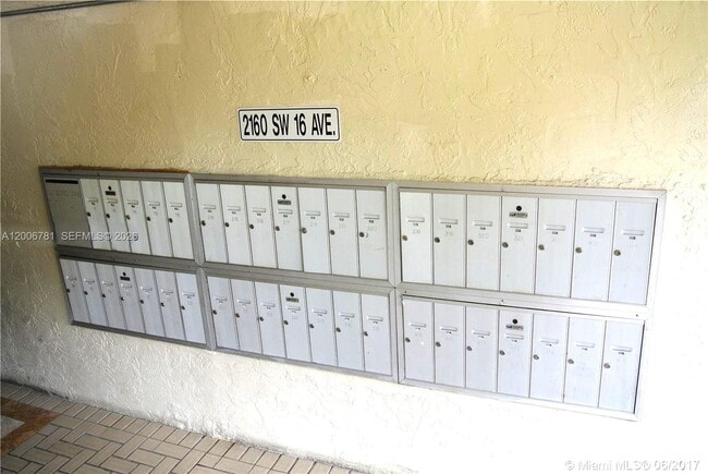 Building Photo - 2160 SW 16th Ave