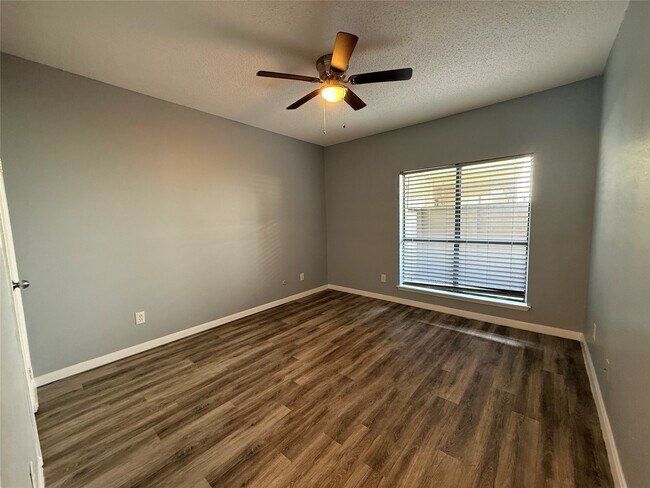 Building Photo - 10049 Westpark Dr