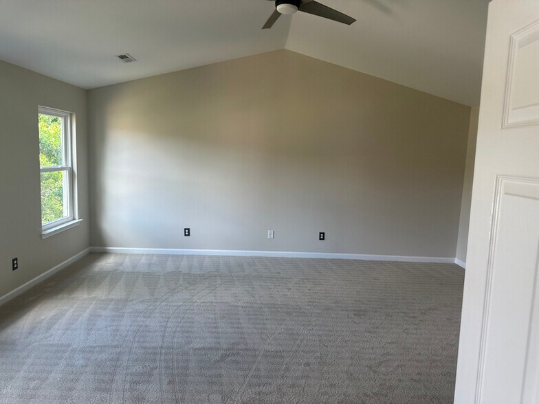 Building Photo - 1152 Olde Cameron Ln
