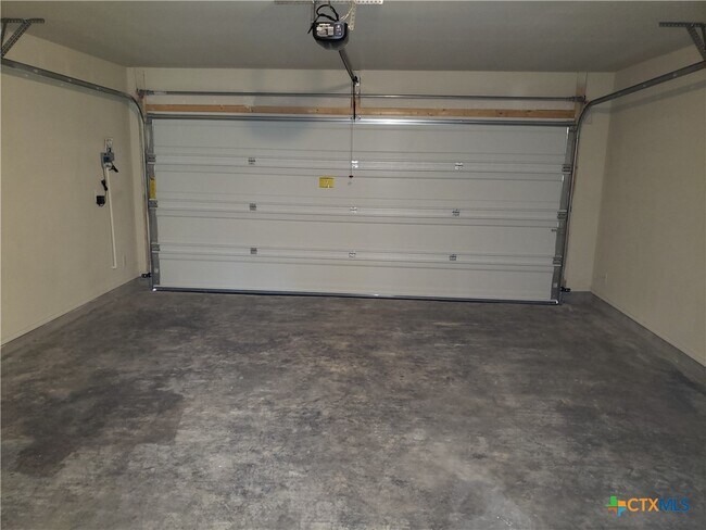 Building Photo - 5550 Perdita Dr