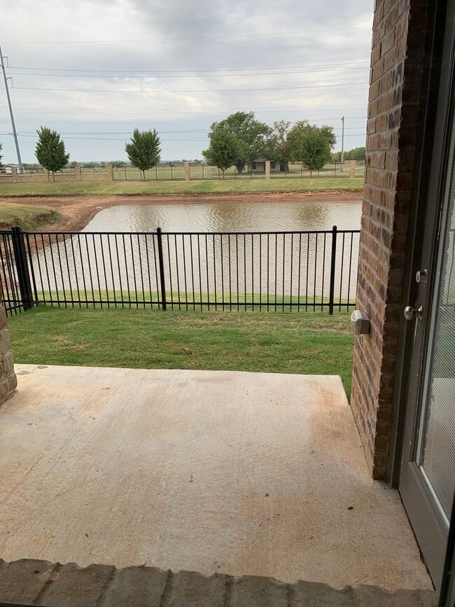 Building Photo - 3 bed, 2.5 bath home in the Enclave