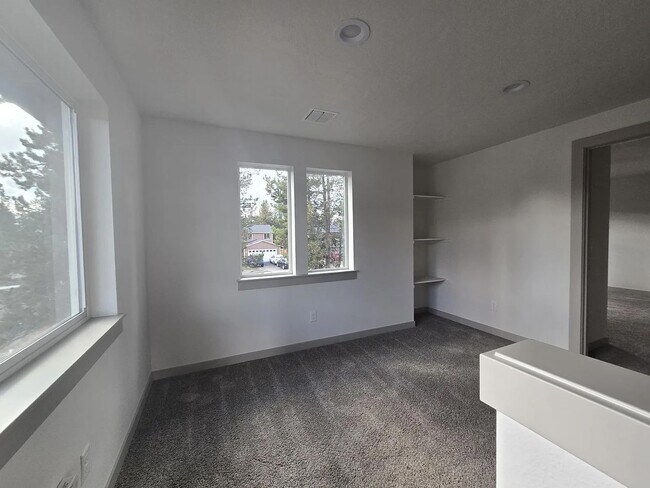 Building Photo - YECK-683