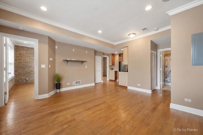 Building Photo - 6146 N Ravenswood Ave