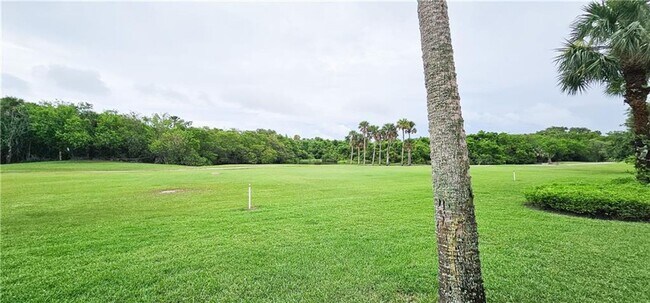 Building Photo - Annual Fully Furnished 2/2 Condo with Golf...