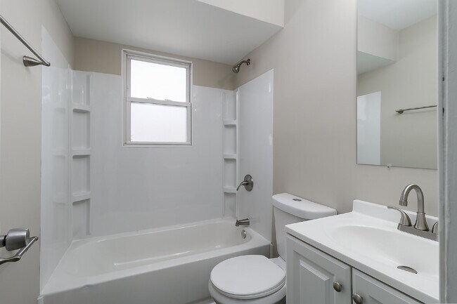 Building Photo - 9204 Huiskamp Ave