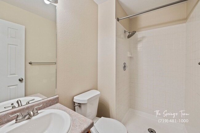 Building Photo - COUNTRYSIDE 3BD/2BA in FOUNTAIN - Security Deposit Waiver Available