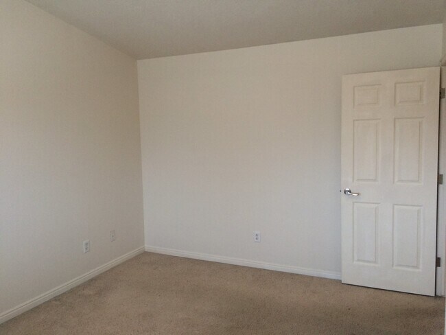 Building Photo - Beautiful 3 bedroom townhome in West Jordan!!
