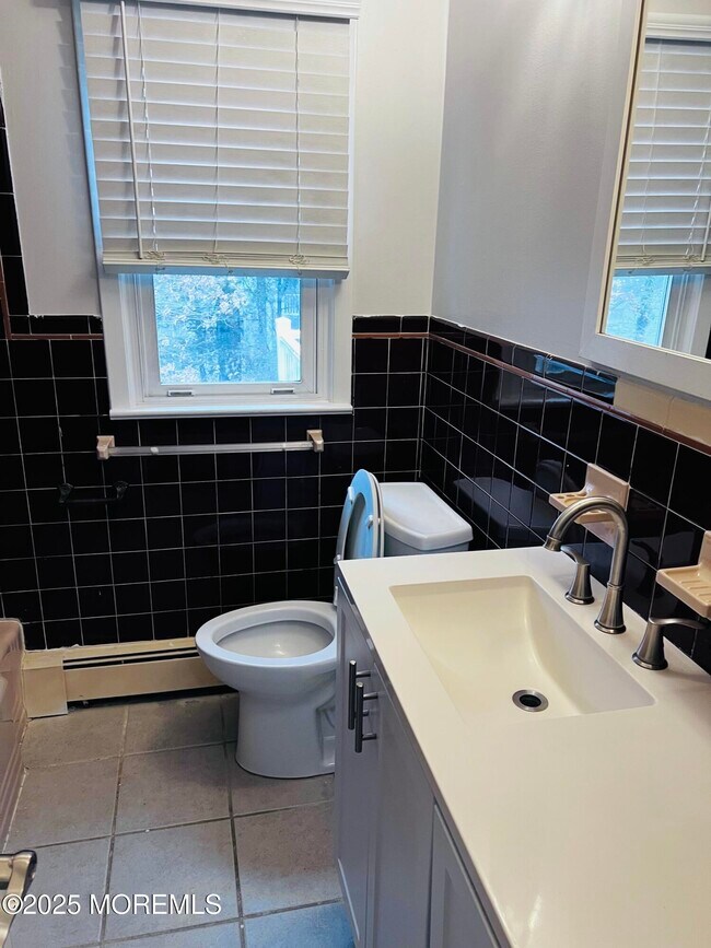 Building Photo - 891 Raleigh Dr