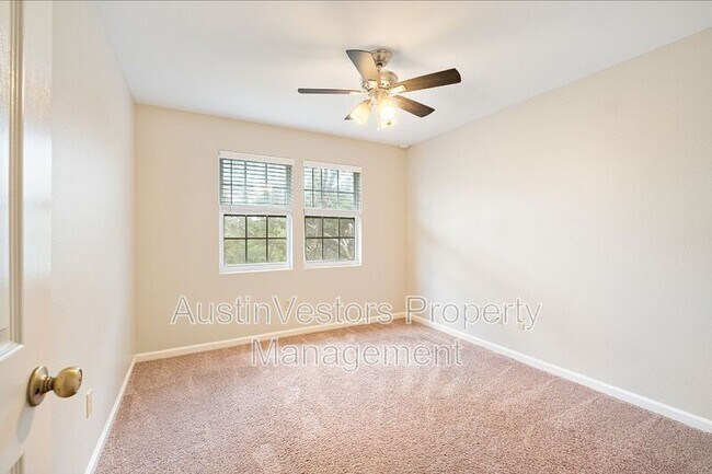 Building Photo - 1005 Canyon Edge Dr