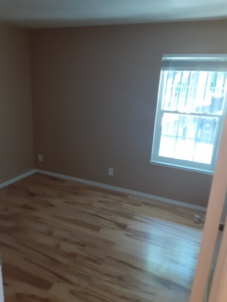 Building Photo - 1106 Eureka Ln