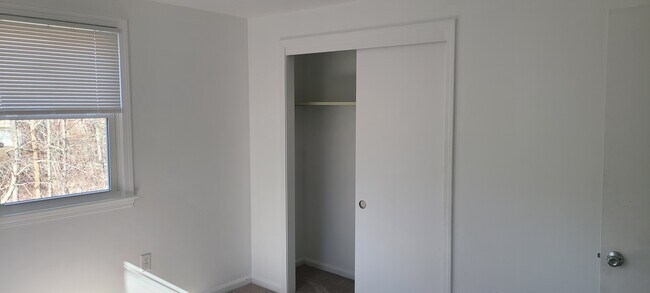 Building Photo - 18 Eden St