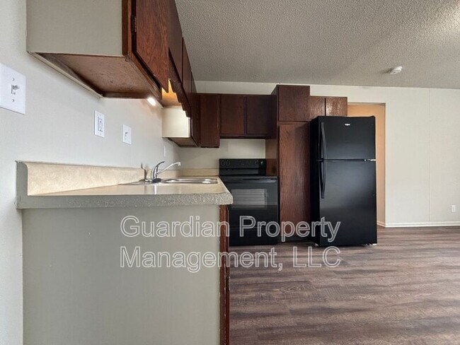 Building Photo - 1602 Brookside Dr