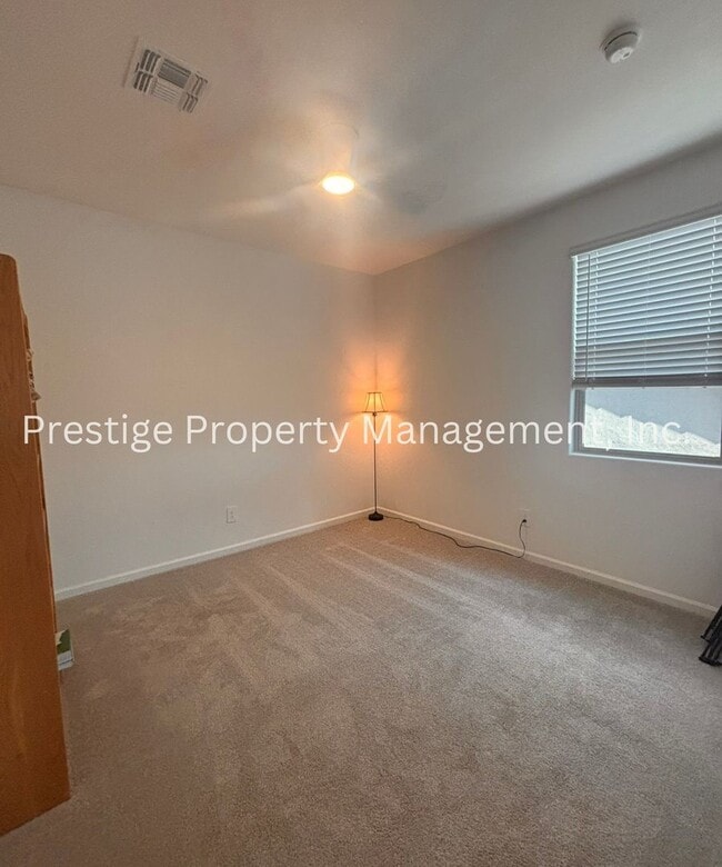 Building Photo - Beautiful 2/2 2-Story West Side Home With ...