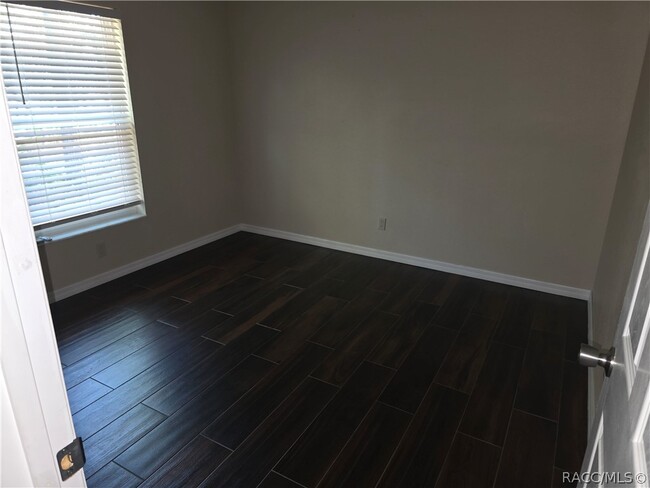 Building Photo - 5835 N Decarlo Dr