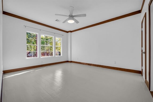 Building Photo - 106 N Floral Leaf Cir