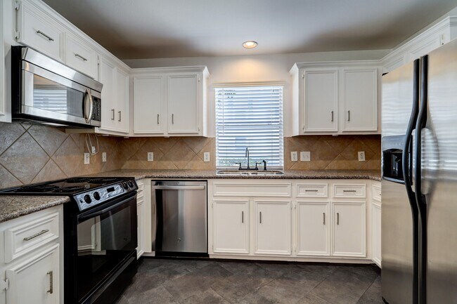 Building Photo - 1702 Redwing Cove Dr