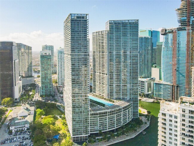 Building Photo - 485 Brickell Ave