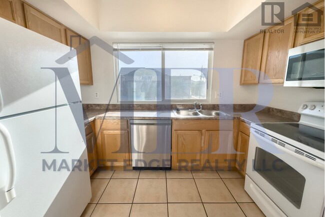 Building Photo - 2Bed/2Bath Apartment at Peoria Ave/19th Ave! Ready for Immediate Move-In! -- All Tile Flooring!